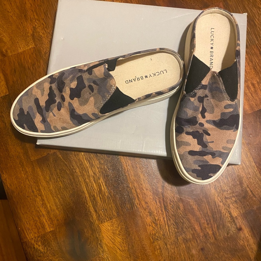 Slip on shoe